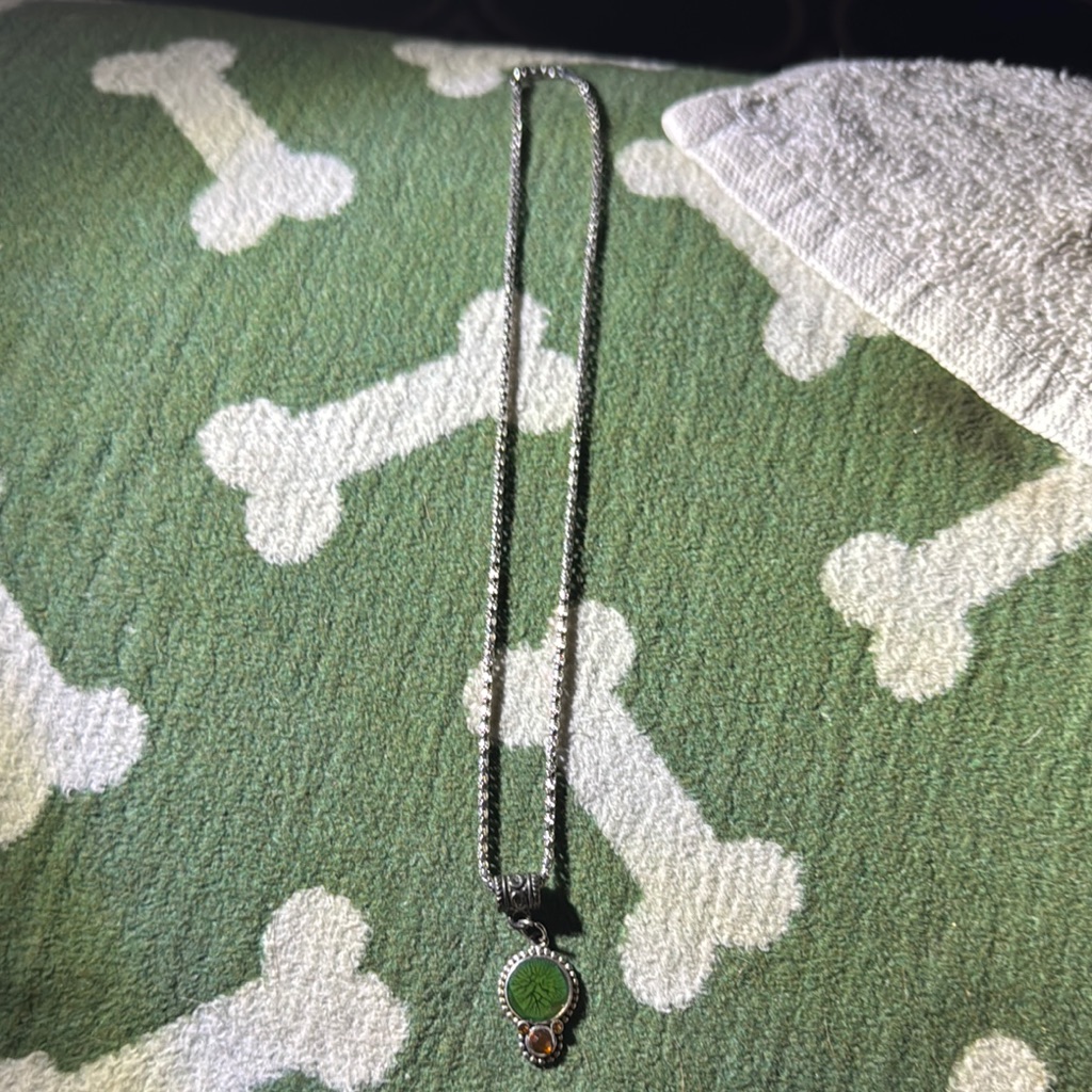 Silver Tone Necklace With Green And Silver Tone Pendant Silver Tone Necklace With Green And Silver Tone Pendant